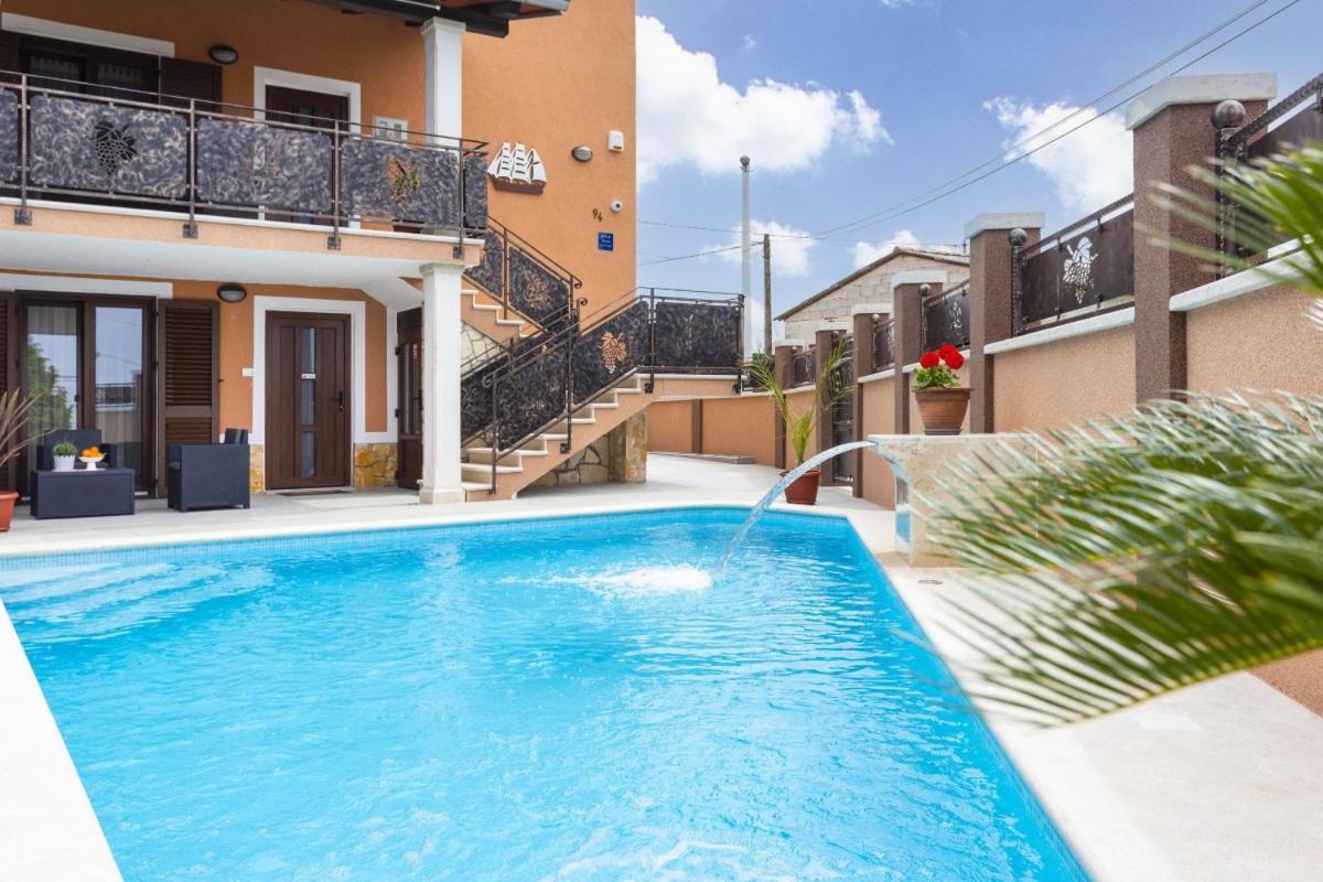 Villa Vita In Porec - Haus Fuer 6-8 Personen Kaštelir Dış mekan fotoğraf
