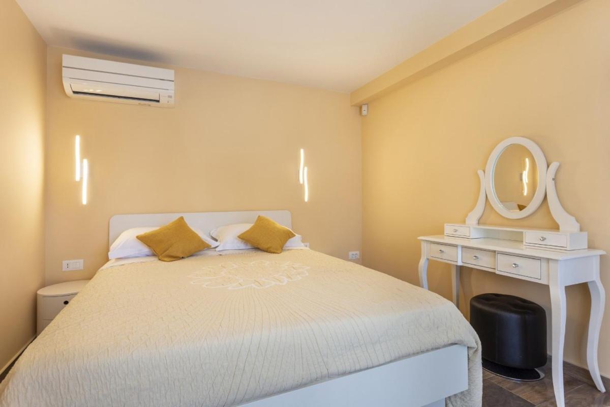 Villa Vita In Porec - Haus Fuer 6-8 Personen Kaštelir Dış mekan fotoğraf
