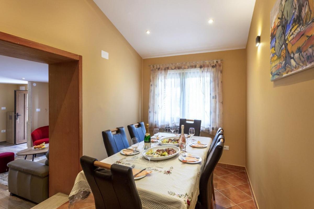 Villa Vita In Porec - Haus Fuer 6-8 Personen Kaštelir Dış mekan fotoğraf