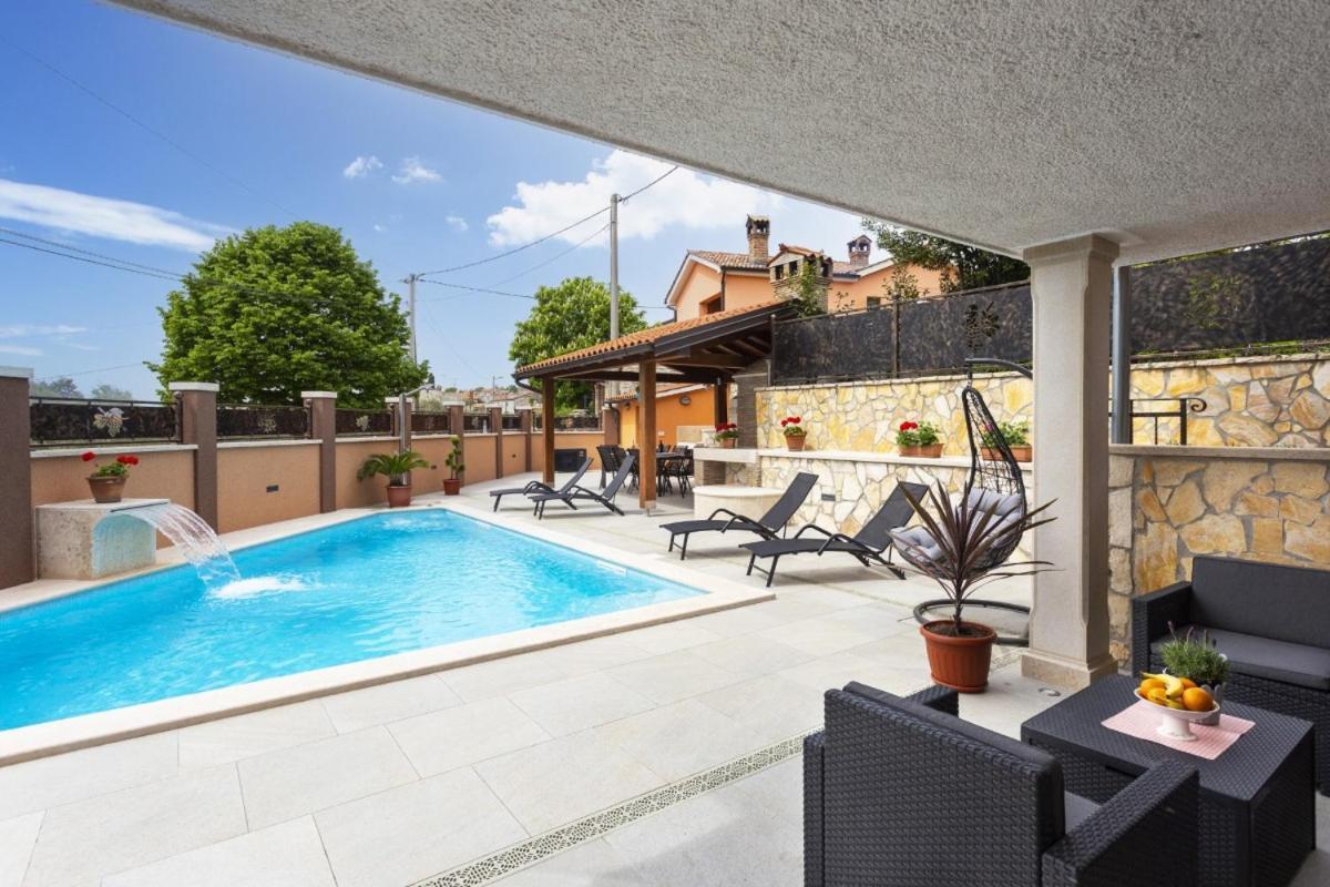 Villa Vita In Porec - Haus Fuer 6-8 Personen Kaštelir Dış mekan fotoğraf