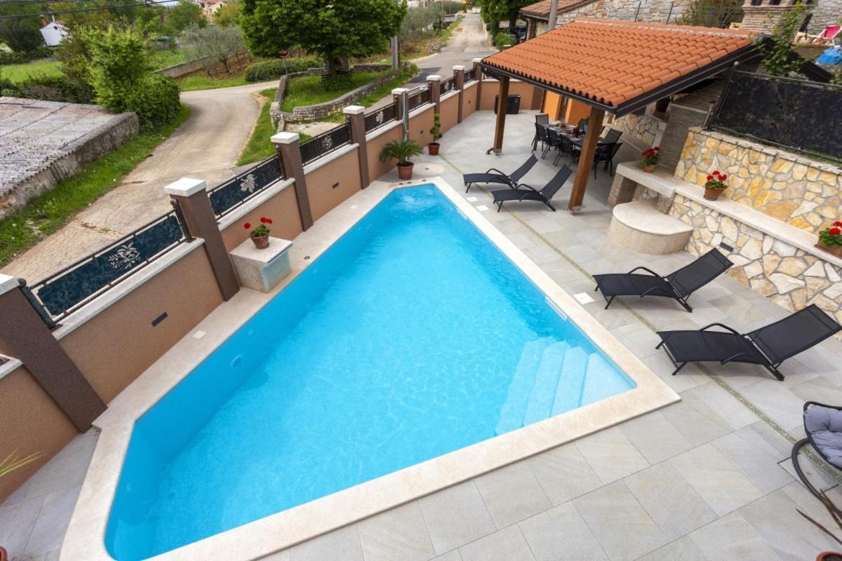 Villa Vita In Porec - Haus Fuer 6-8 Personen Kaštelir Dış mekan fotoğraf