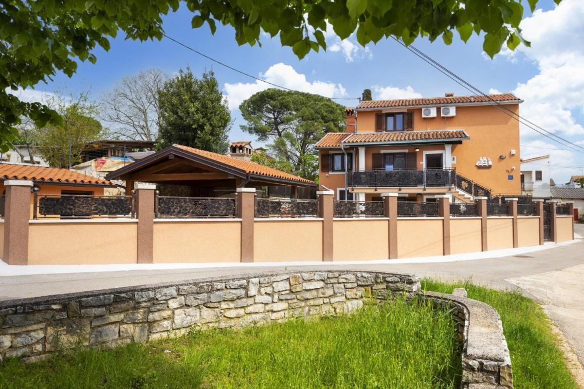 Villa Vita In Porec - Haus Fuer 6-8 Personen Kaštelir Dış mekan fotoğraf