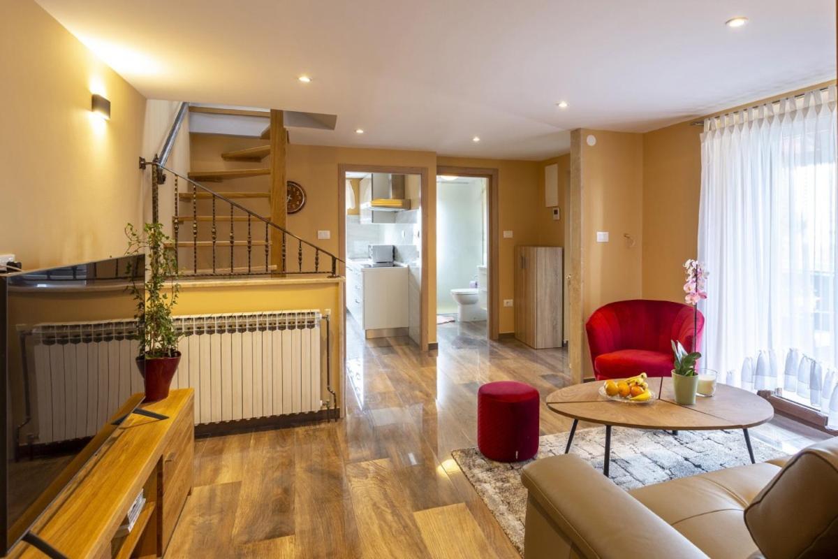 Villa Vita In Porec - Haus Fuer 6-8 Personen Kaštelir Dış mekan fotoğraf