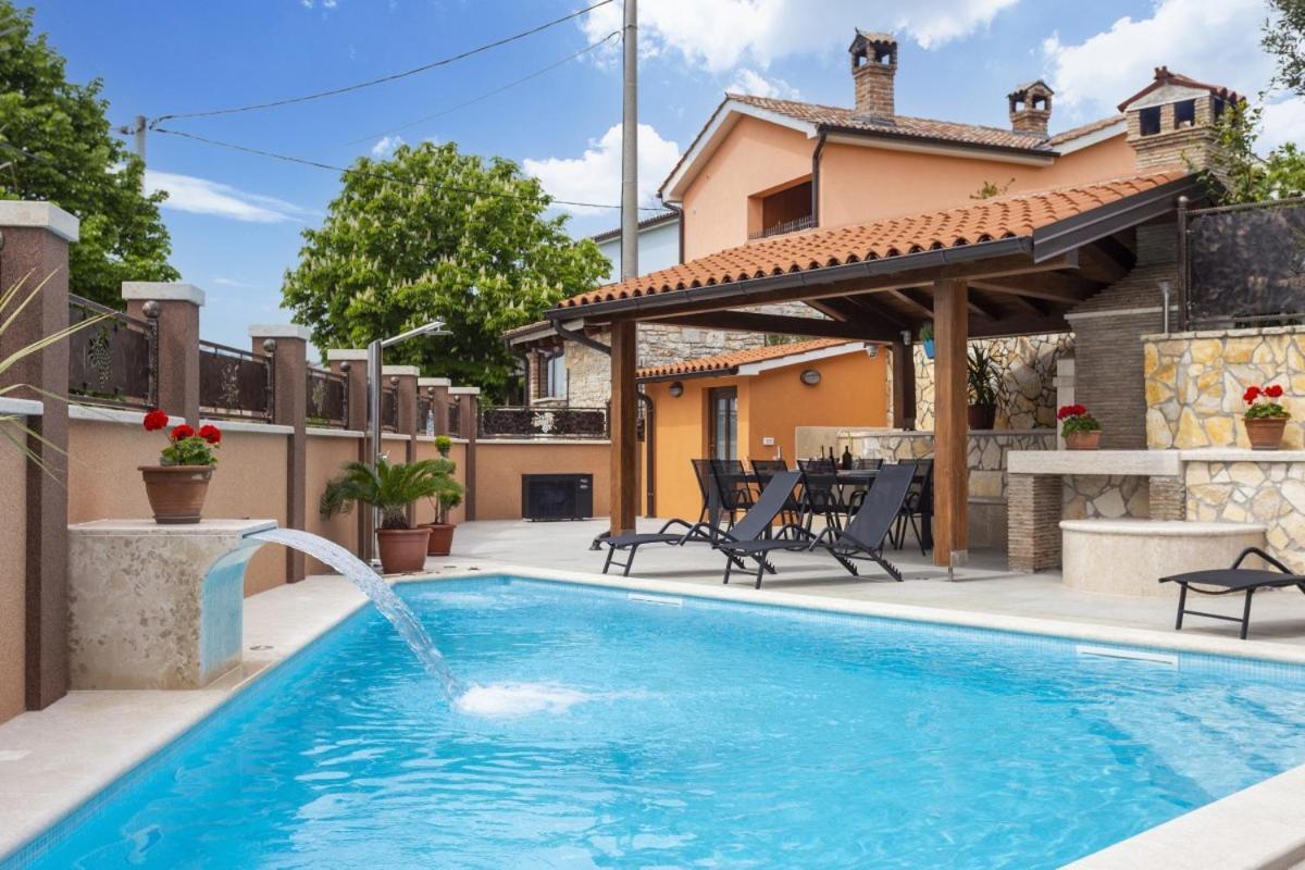 Villa Vita In Porec - Haus Fuer 6-8 Personen Kaštelir Dış mekan fotoğraf