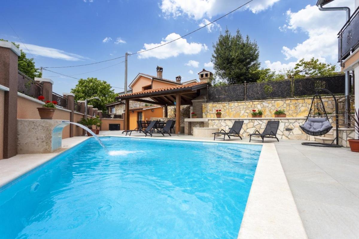 Villa Vita In Porec - Haus Fuer 6-8 Personen Kaštelir Dış mekan fotoğraf