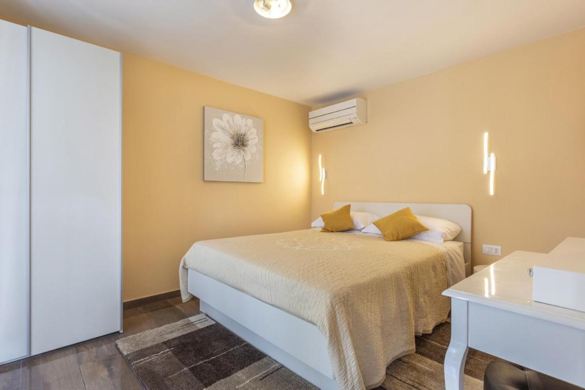 Villa Vita In Porec - Haus Fuer 6-8 Personen Kaštelir Dış mekan fotoğraf