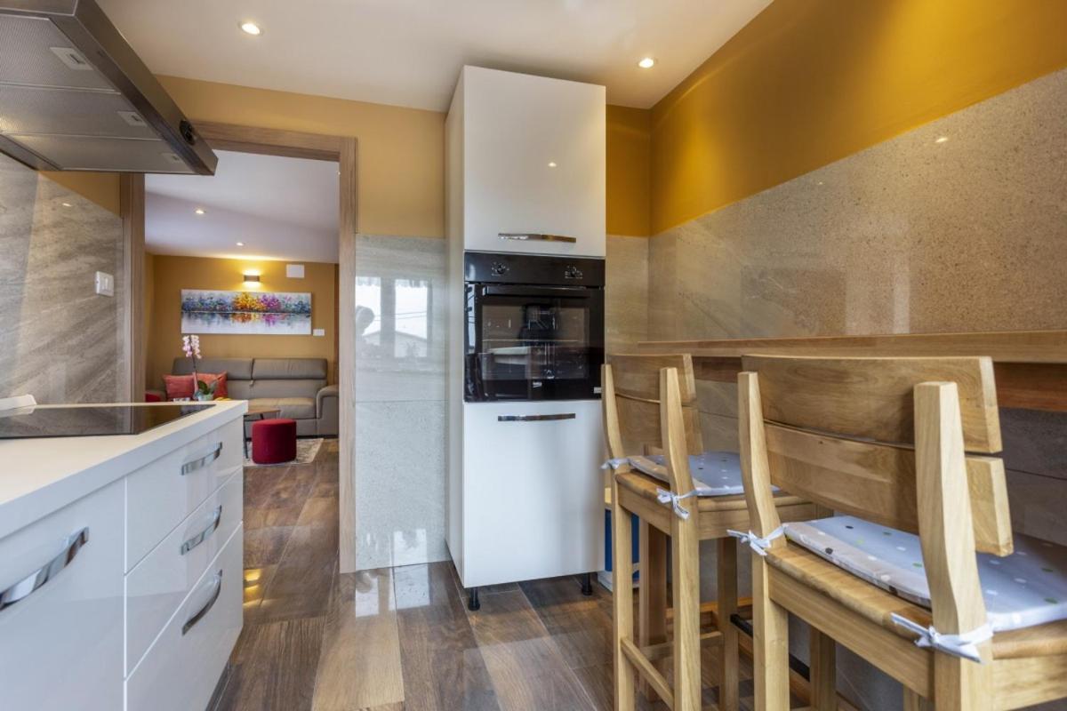 Villa Vita In Porec - Haus Fuer 6-8 Personen Kaštelir Dış mekan fotoğraf