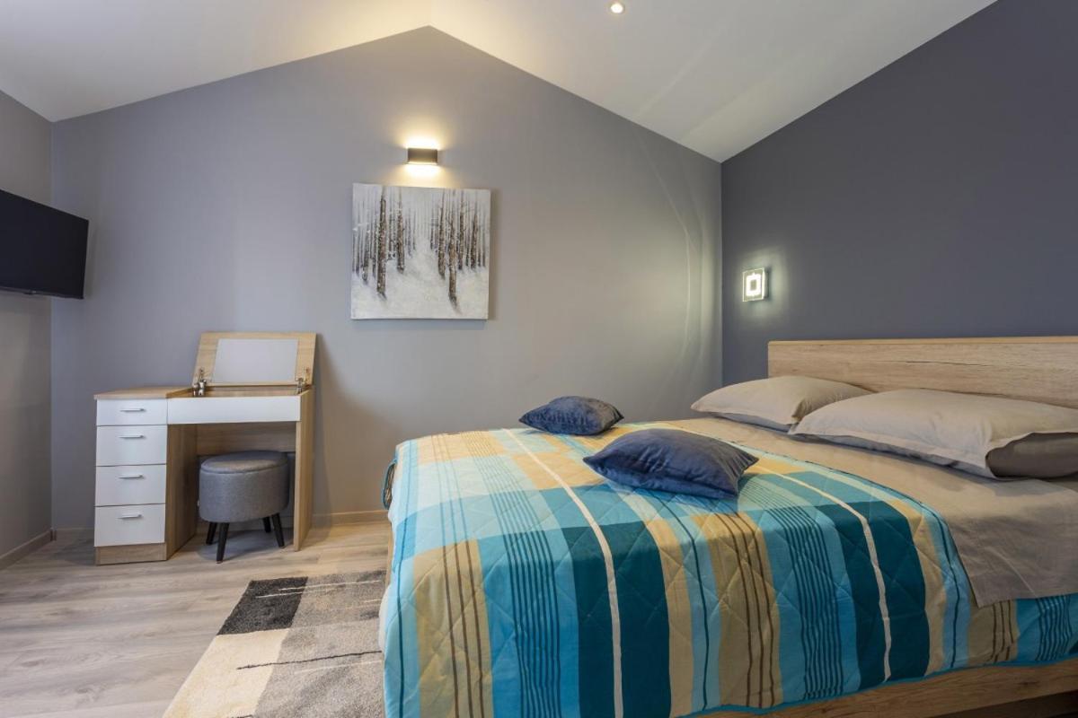 Villa Vita In Porec - Haus Fuer 6-8 Personen Kaštelir Dış mekan fotoğraf