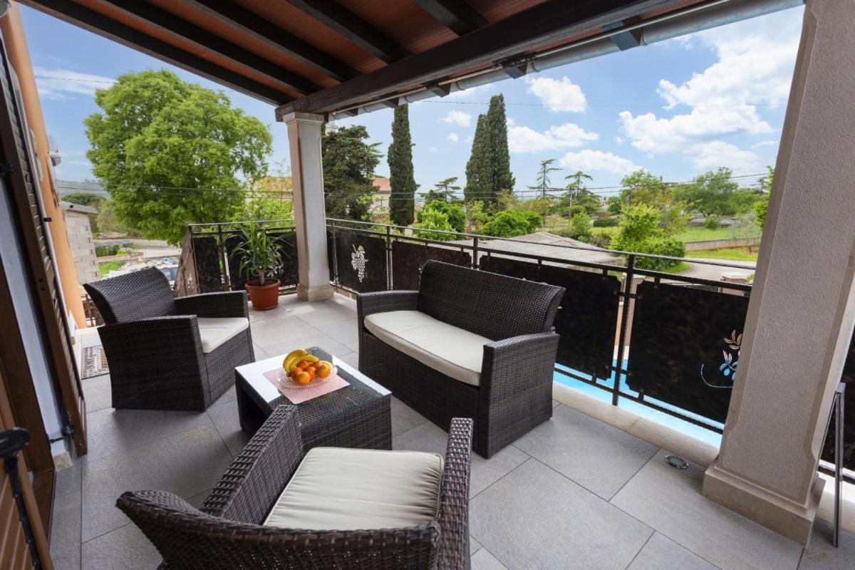 Villa Vita In Porec - Haus Fuer 6-8 Personen Kaštelir Dış mekan fotoğraf